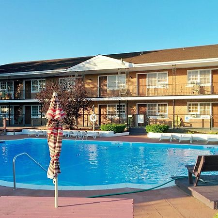 Budget Host East End Hotel In Riverhead Exterior foto