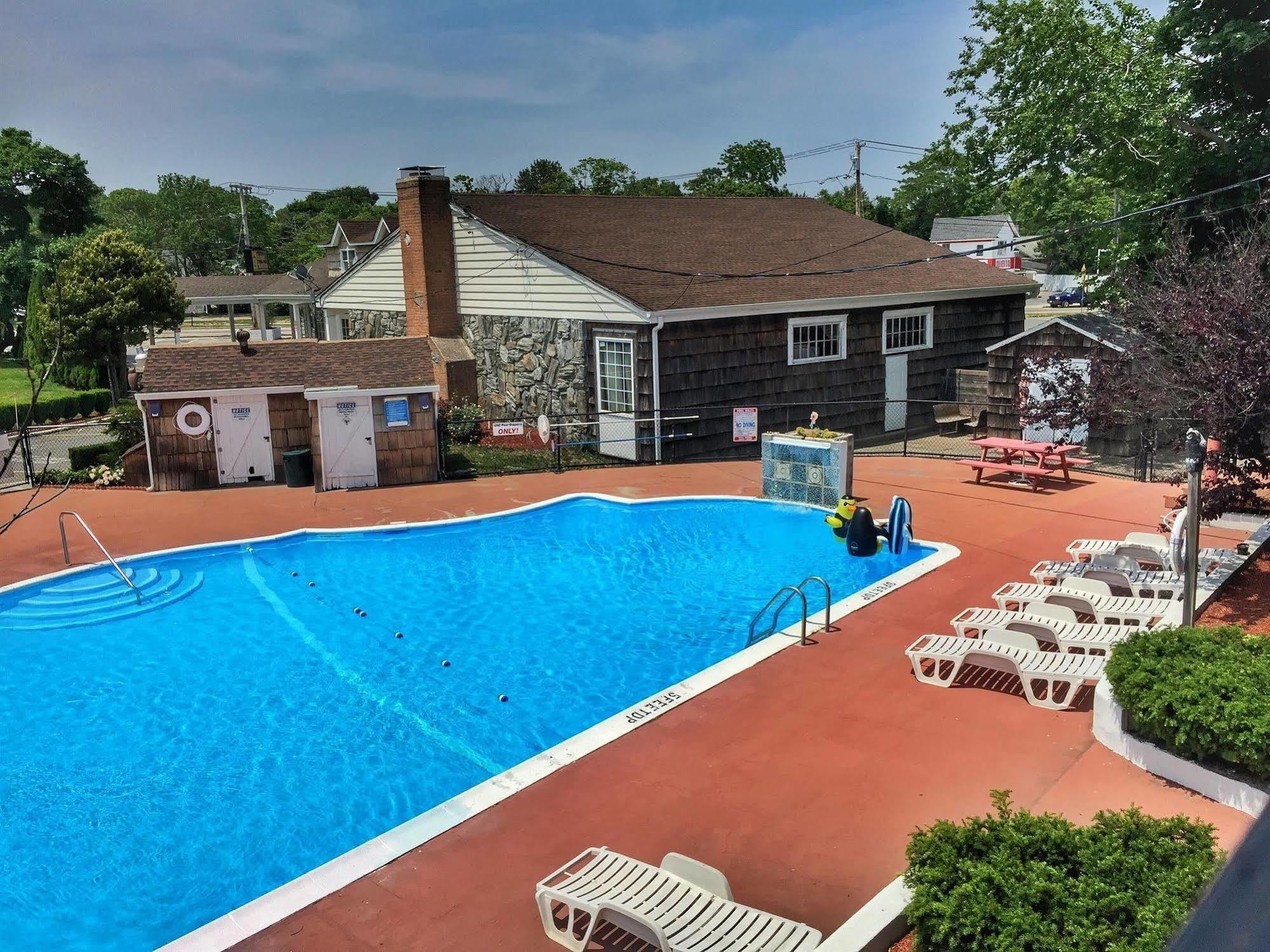 Budget Host East End Hotel In Riverhead Exterior foto