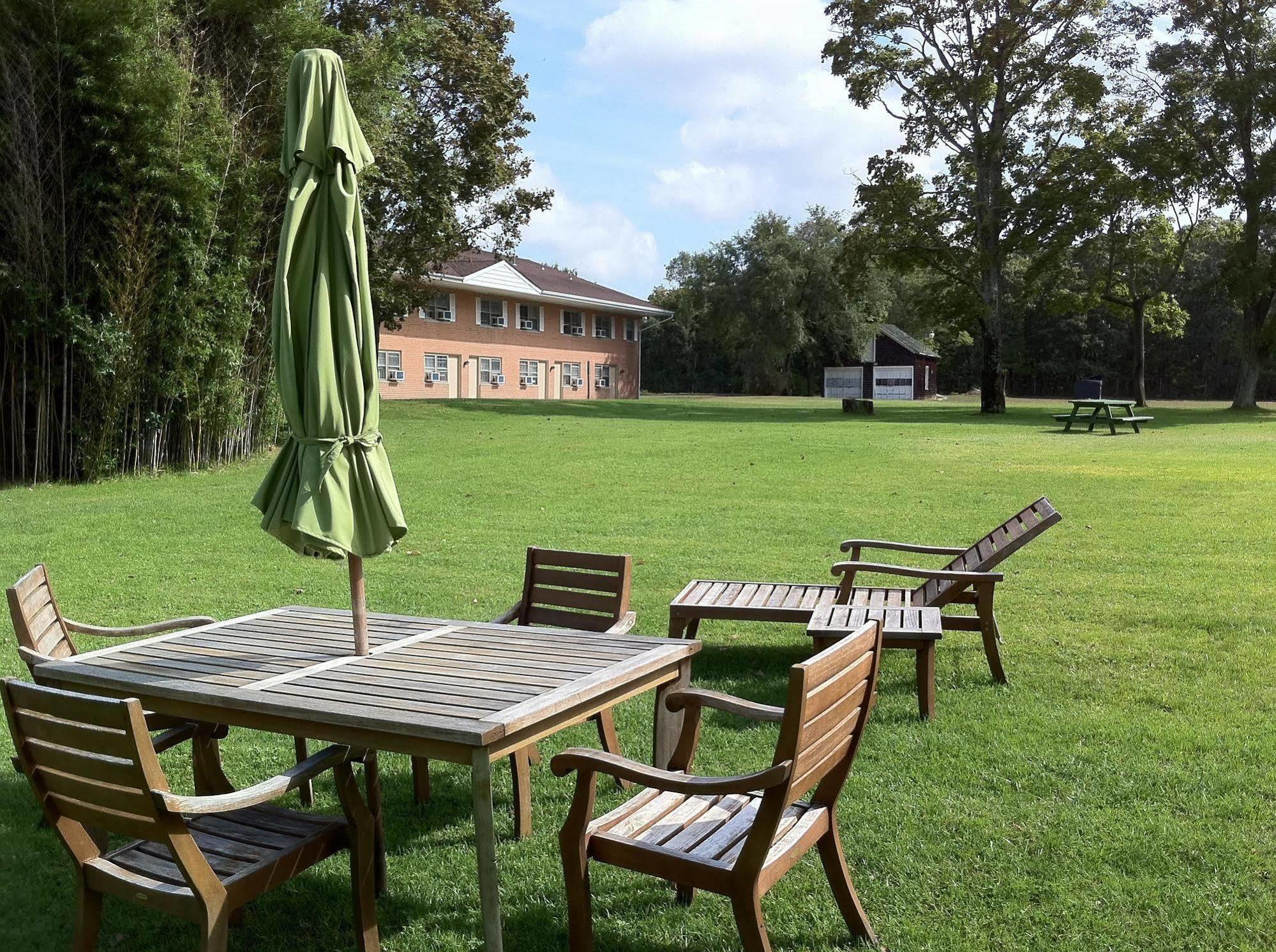 Budget Host East End Hotel In Riverhead Exterior foto
